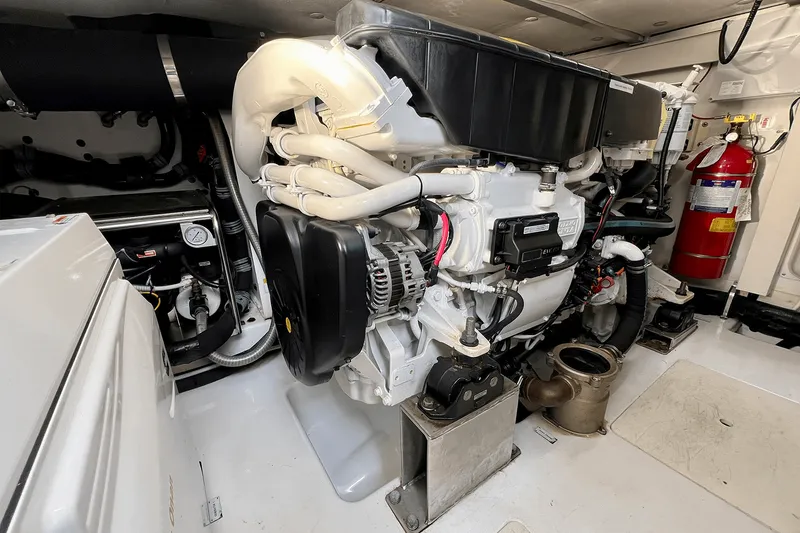 Slide: The Image of Azimut 50 FLYBRIDGE 2019 - 86