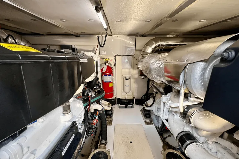 Slide: The Image of Azimut 50 FLYBRIDGE 2019 - 87