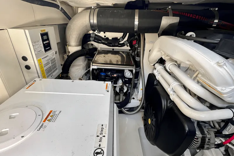 Slide: The Image of Azimut 50 FLYBRIDGE 2019 - 88