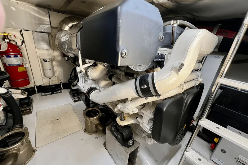 Slide: The Image of Azimut 50 FLYBRIDGE 2019 - 89