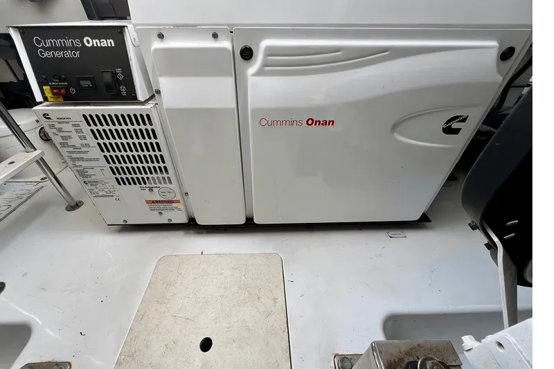 Slide: The Image of Azimut 50 FLYBRIDGE 2019 - 90