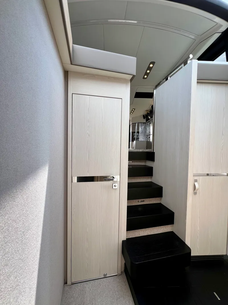 Slide: The Image of Azimut 50 FLYBRIDGE 2019 - 68