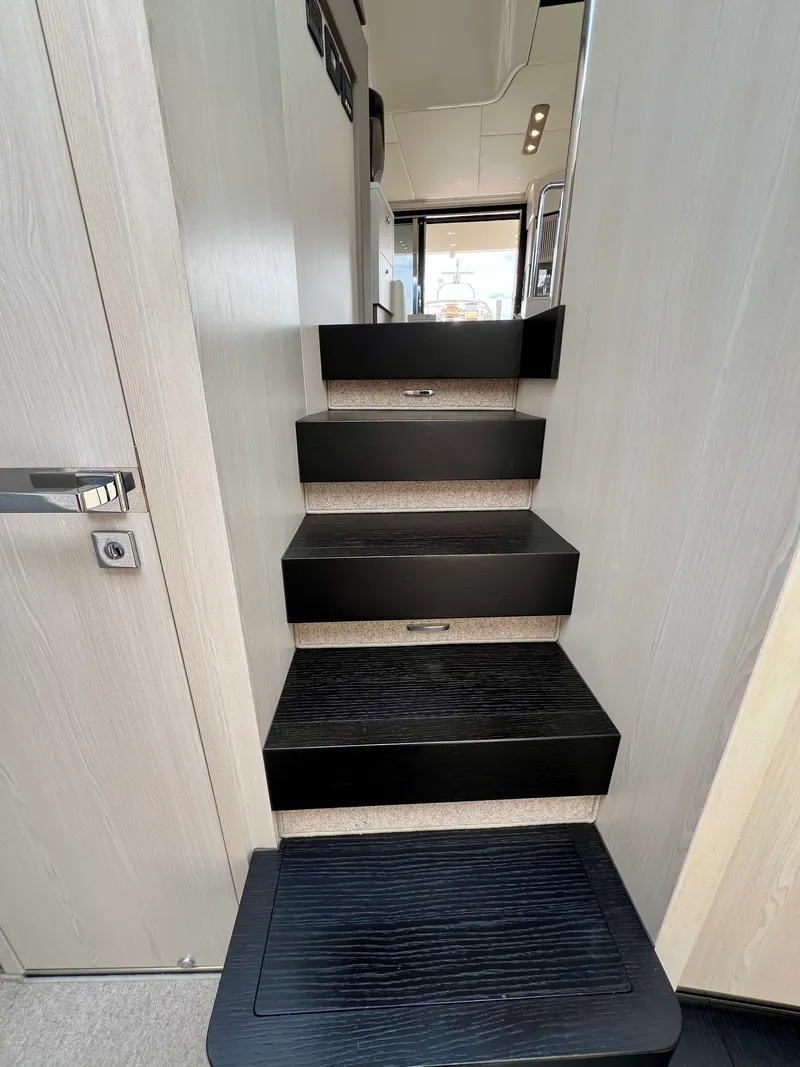 Slide: The Image of Azimut 50 FLYBRIDGE 2019 - 67