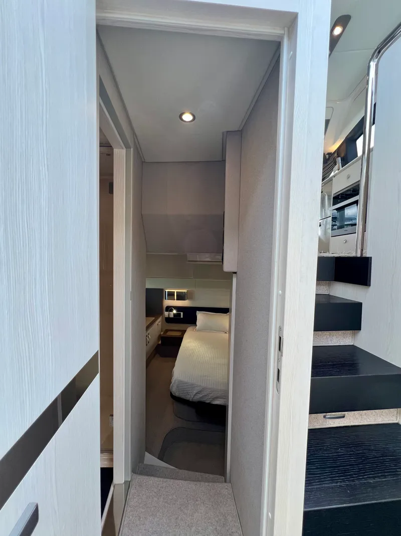 Slide: The Image of Azimut 50 FLYBRIDGE 2019 - 69