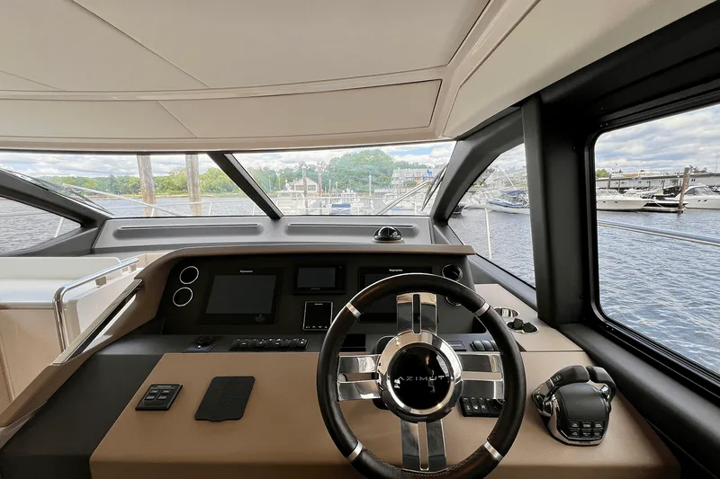 Slide: The Image of Azimut 50 FLYBRIDGE 2019 - 70