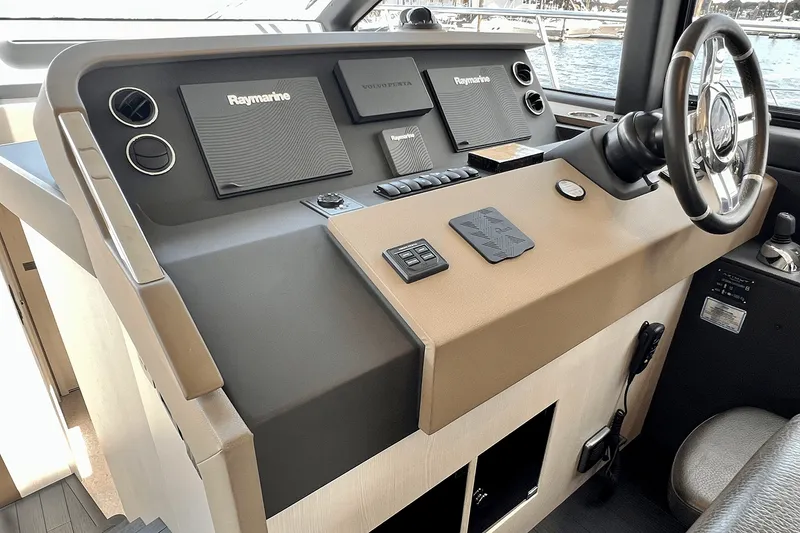 Slide: The Image of Azimut 50 FLYBRIDGE 2019 - 71