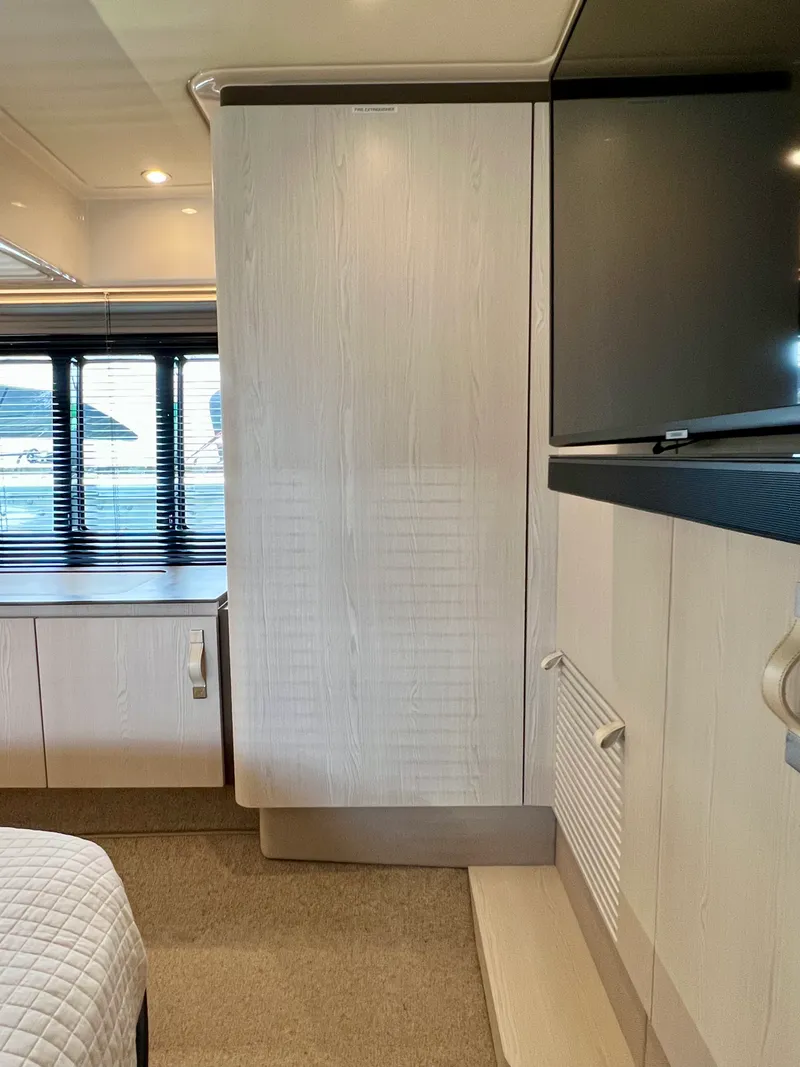 Slide: The Image of Azimut 50 FLYBRIDGE 2019 - 82