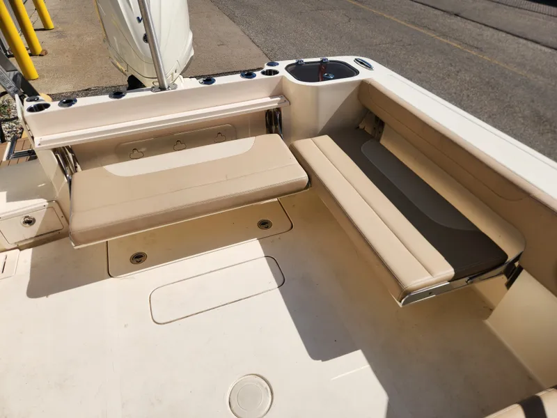 Slide: The Image of Scout 255 DORADO 2022 - 12