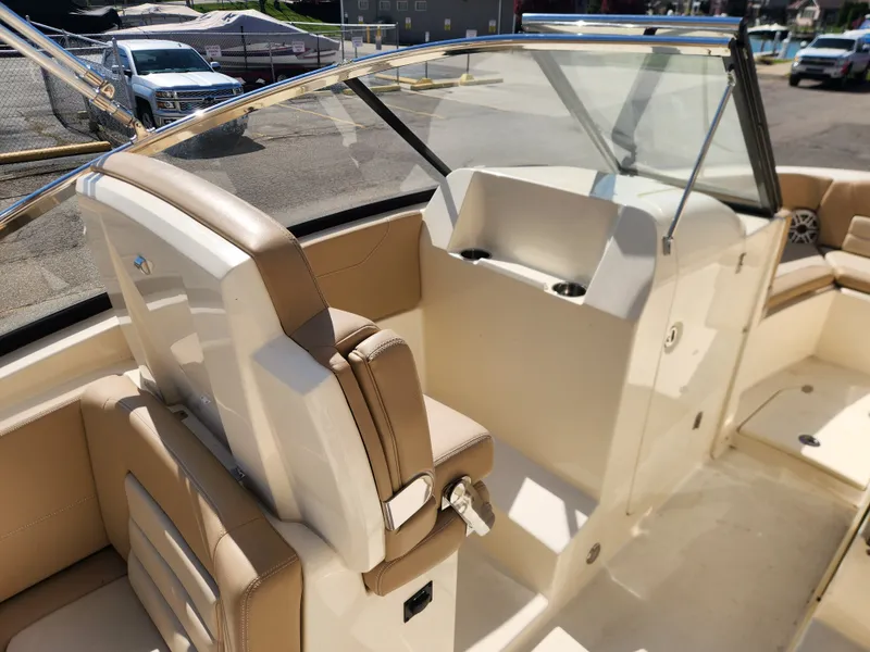 Slide: The Image of Scout 255 DORADO 2022 - 16