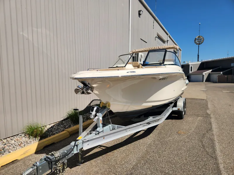 Slide: The Image of Scout 255 DORADO 2022 - 2