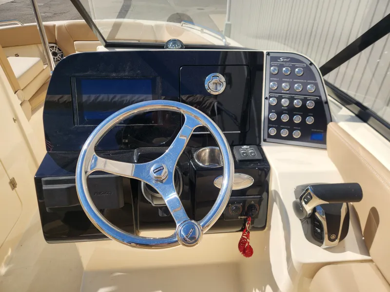 Slide: The Image of Scout 255 DORADO 2022 - 20
