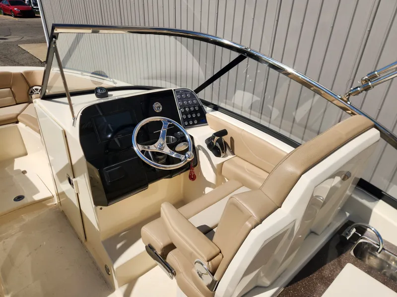 Slide: The Image of Scout 255 DORADO 2022 - 22