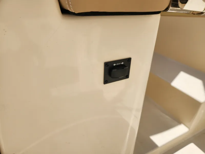 Slide: The Image of Scout 255 DORADO 2022 - 26