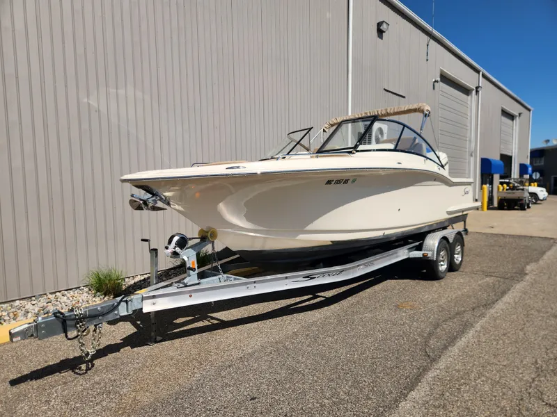 Slide: The Image of Scout 255 DORADO 2022 - 3