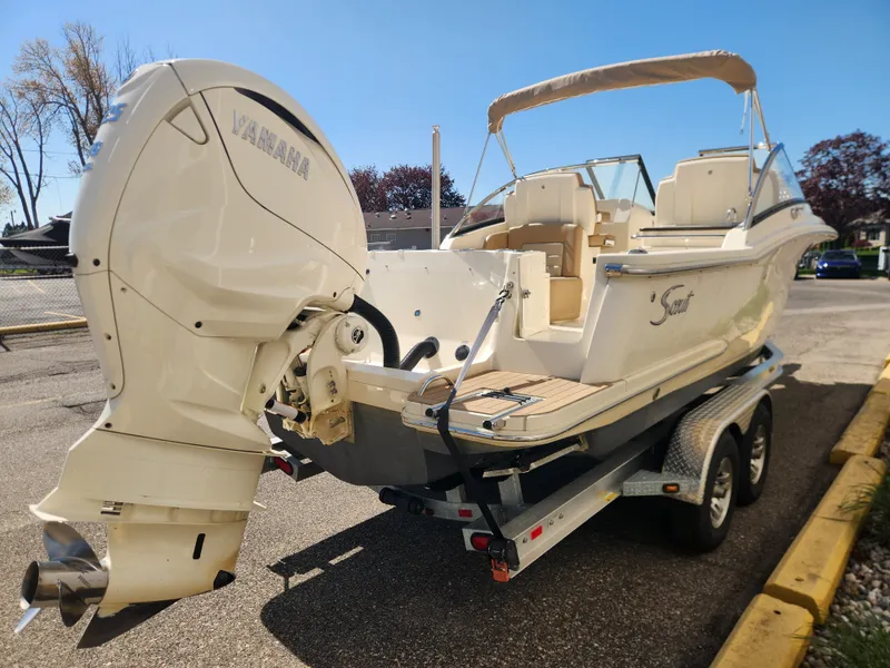 Slide: The Image of Scout 255 DORADO 2022 - 6