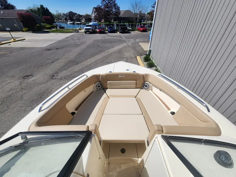 Slide: The Image of Scout 255 DORADO 2022 - 8