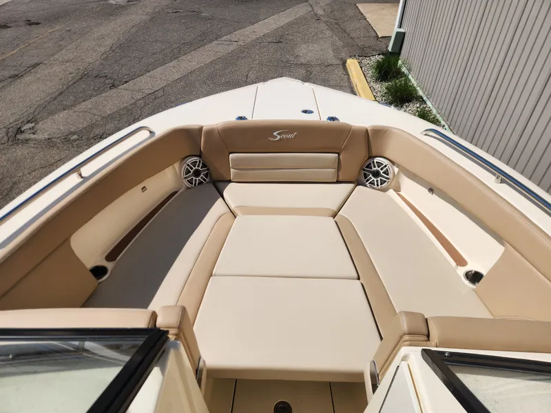 Slide: The Image of Scout 255 DORADO 2022 - 9