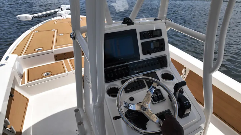 Slide: The Image of Pathfinder Boats 2500 Hybrid 2017 - 6