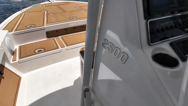 Slide: The Image of Pathfinder Boats 2500 Hybrid 2017 - 5