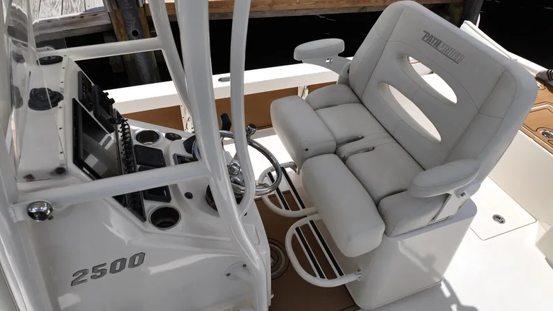 Slide: The Image of Pathfinder Boats 2500 Hybrid 2017 - 17