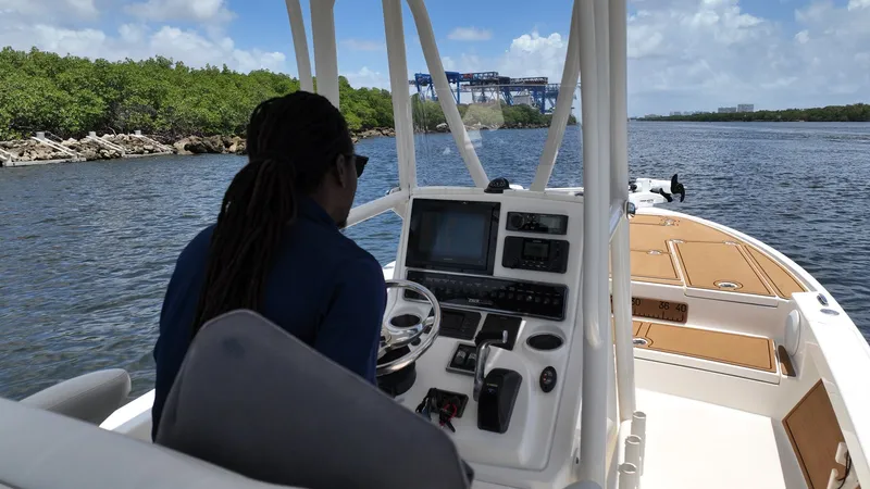 Slide: The Image of Pathfinder Boats 2500 Hybrid 2017 - 7