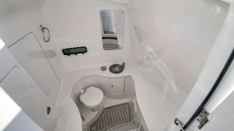 Slide: The Image of Intrepid 375 Nomad Se 2022 - 16