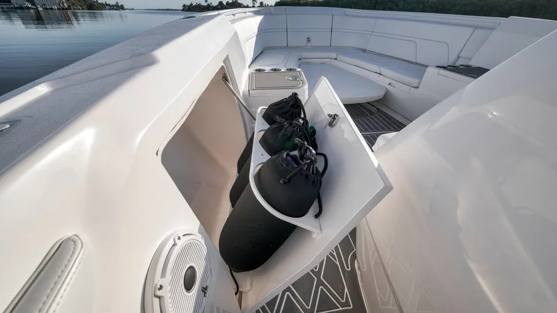 Slide: The Image of Intrepid 375 Nomad Se 2022 - 15