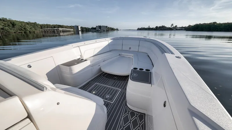 Slide: The Image of Intrepid 375 Nomad Se 2022 - 10