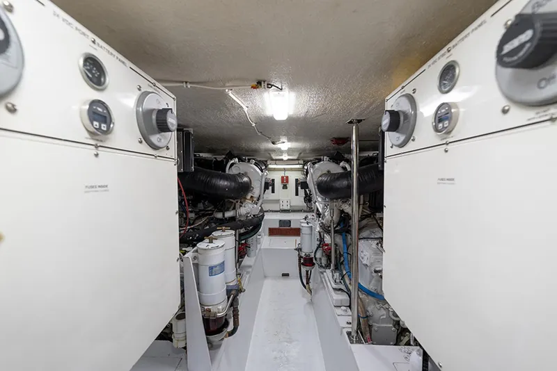 Slide: The Image of Hatteras 55 Convertible 2001 - 42