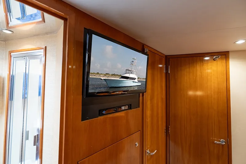Slide: The Image of Hatteras 55 Convertible 2001 - 32