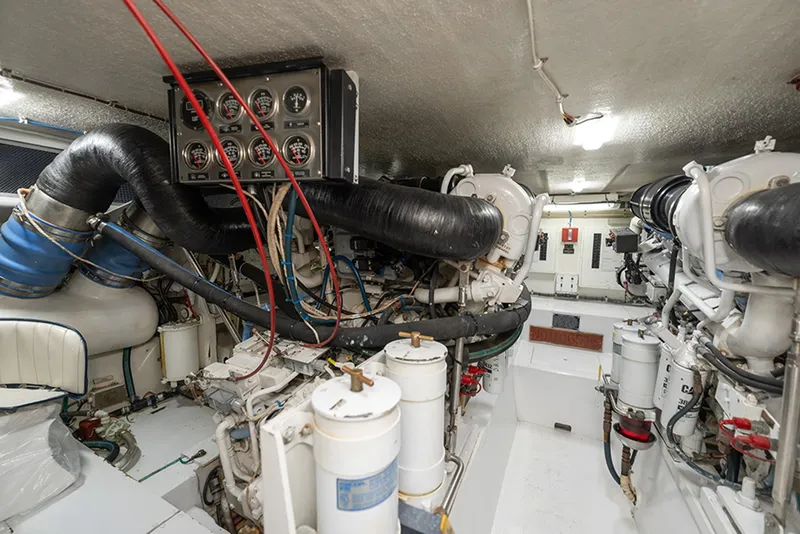 Slide: The Image of Hatteras 55 Convertible 2001 - 43
