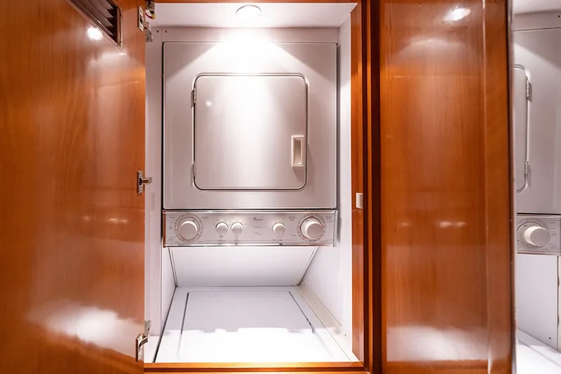Slide: The Image of Hatteras 55 Convertible 2001 - 35