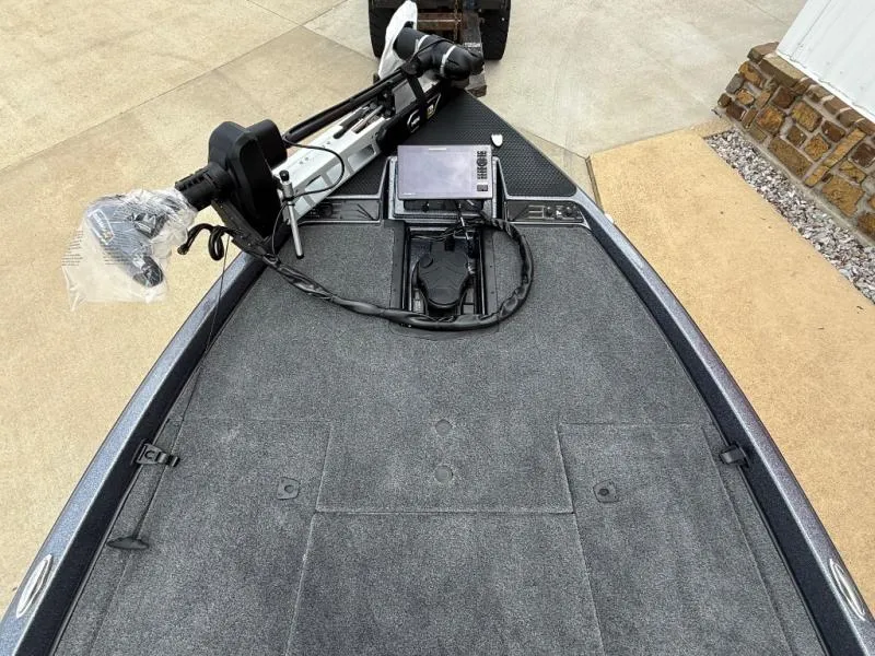 Slide: The Image of Phoenix Bass Boat 721 2026 - 4