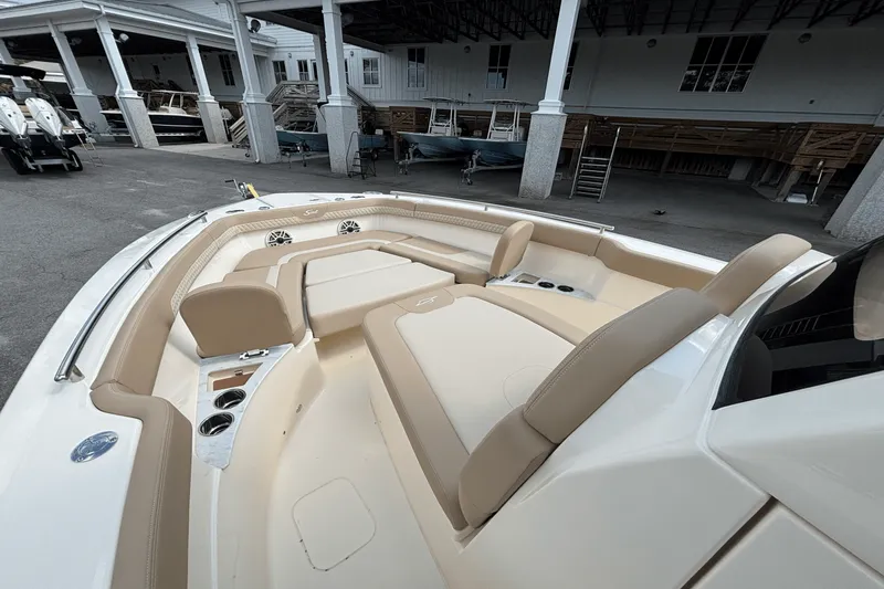 Slide: The Image of Scout 260 LXF 2025 - 11