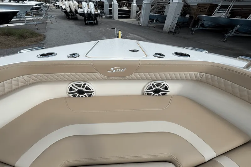 Slide: The Image of Scout 260 LXF 2025 - 13