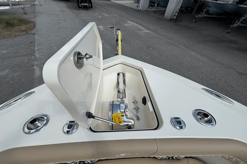 Slide: The Image of Scout 260 LXF 2025 - 14