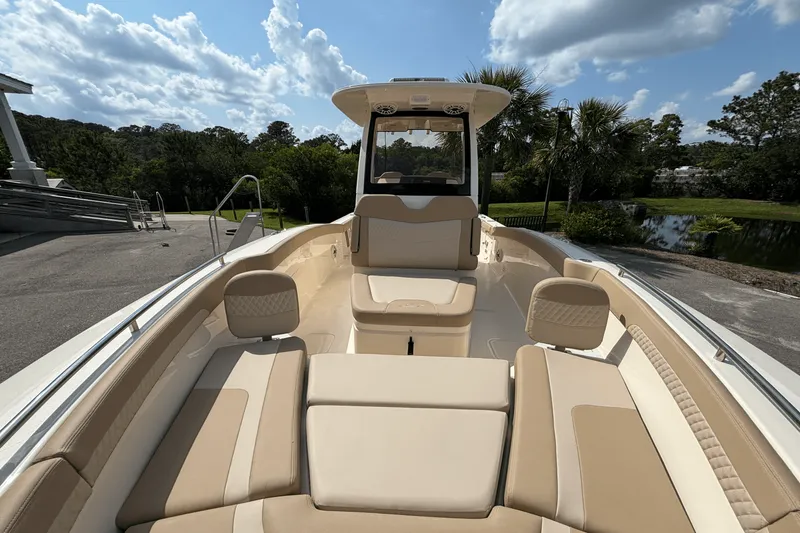 Slide: The Image of Scout 260 LXF 2025 - 15