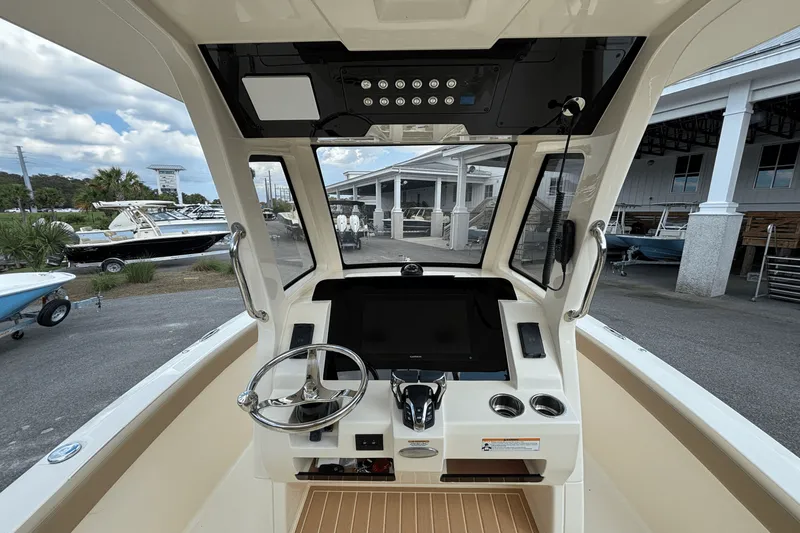 Slide: The Image of Scout 260 LXF 2025 - 7