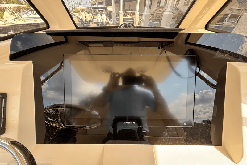 Slide: The Image of Scout 260 LXF 2025 - 8