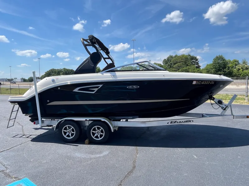 The Image of Sea Ray 230 SLX 2019 - 0