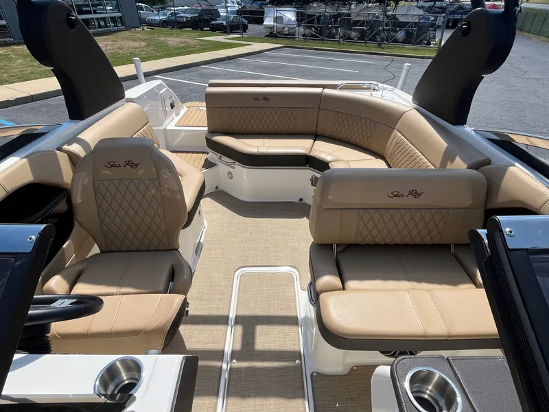 Slide: The Image of Sea Ray 230 SLX 2019 - 7