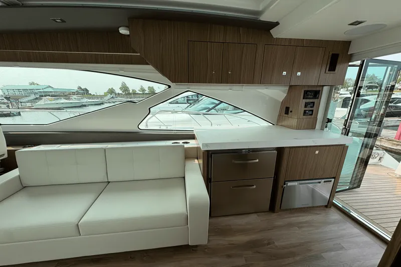 Slide: The Image of Cruisers Yachts 60 CANTIUS 2025 - 15