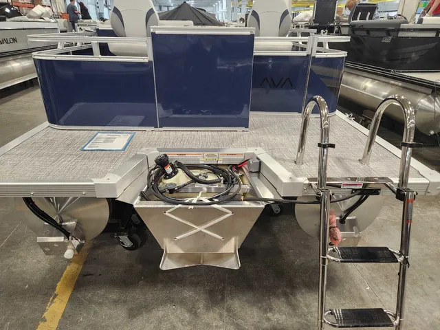 Slide: The Image of Avalon 1980 23 Venture Rear Fish 2026 - 1