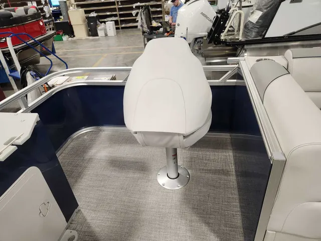 Slide: The Image of Avalon 1980 23 Venture Rear Fish 2026 - 14