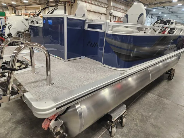 Slide: The Image of Avalon 1980 23 Venture Rear Fish 2026 - 4