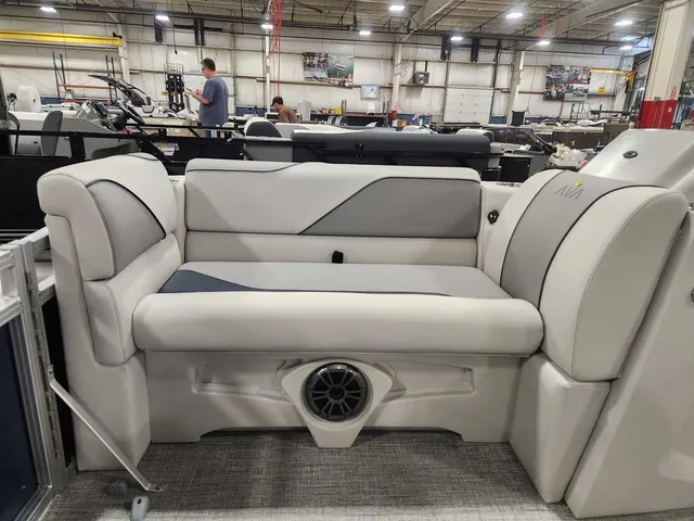 Slide: The Image of Avalon 1980 23 Venture Rear Fish 2026 - 9