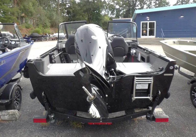 Slide: The Image of Crestliner 1650 Hawk 2027 - 4