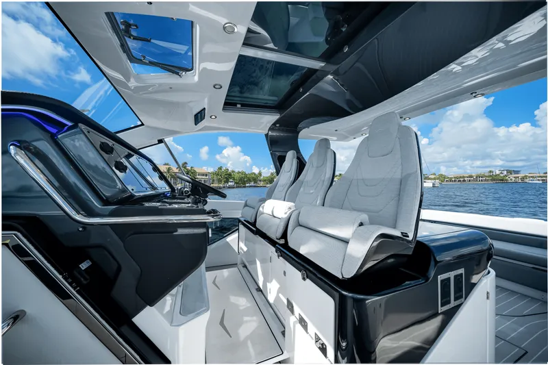 Slide: The Image of Azimut Verve 42 2026 - 12