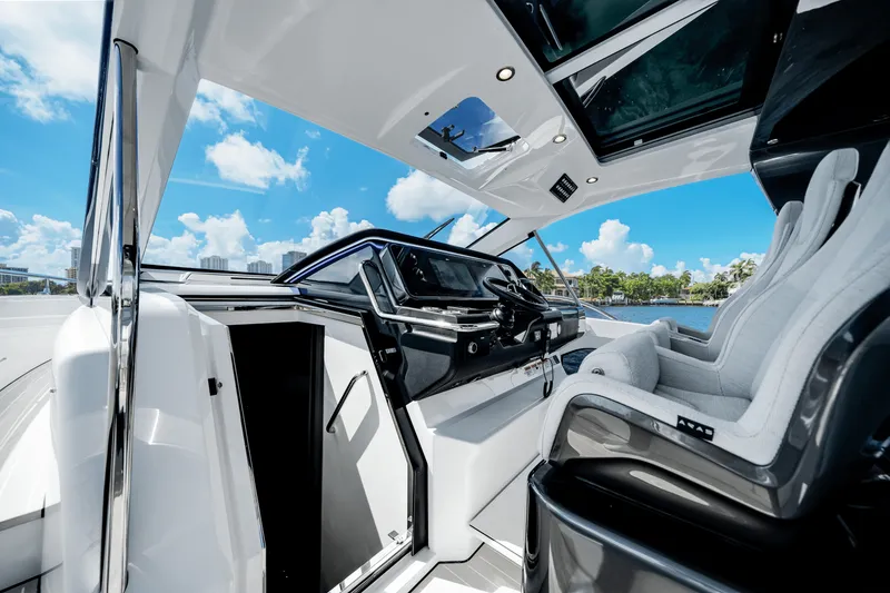 Slide: The Image of Azimut Verve 42 2026 - 13