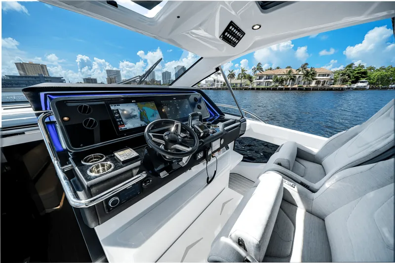 Slide: The Image of Azimut Verve 42 2026 - 14